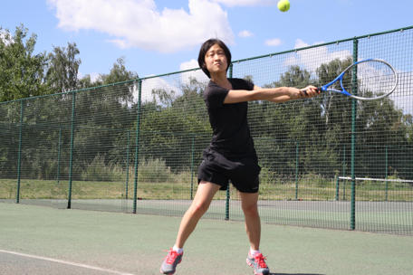 Man in black sports kit about playing tennis at Finsbury Park